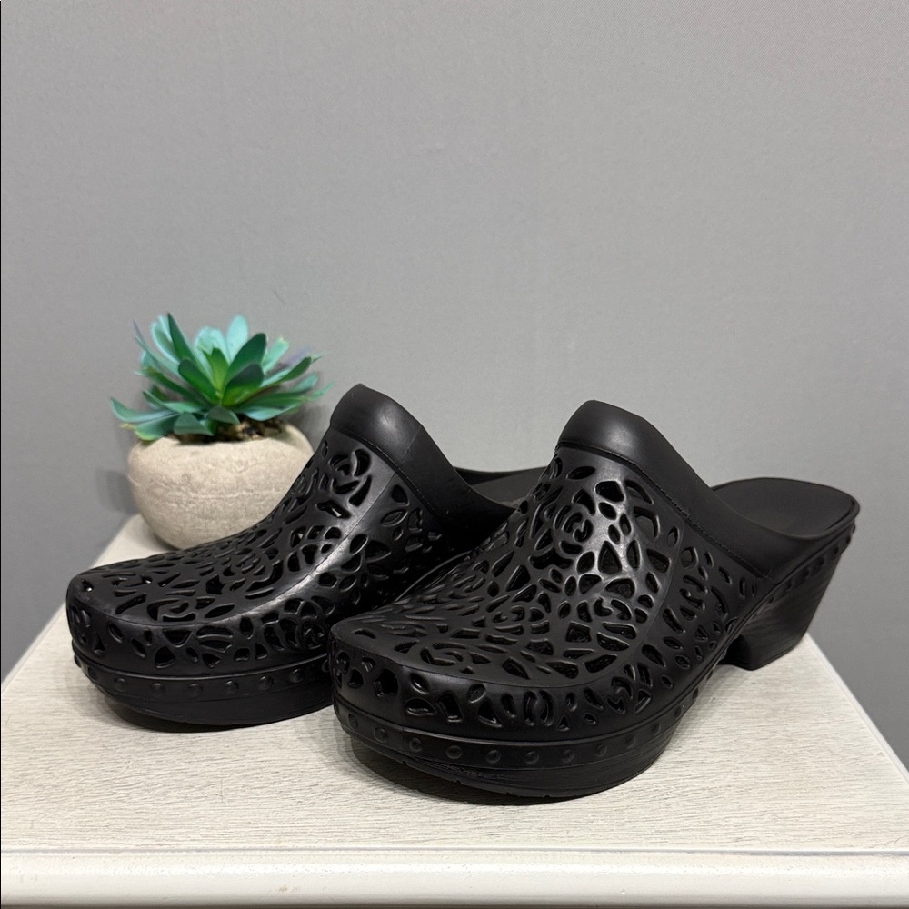 Dansko Pippa Molded Black Clogs Size 38EU / 7.5-8 US Style 1015-020200 - Picture 2 of 8